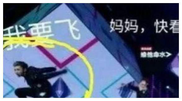 最让蔡徐坤头疼的这5张照片,打篮球不算啥,最后坤坤也坐不住了