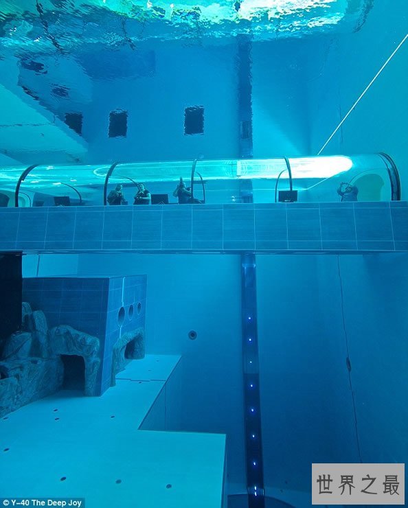 世界上最深的游泳池，深达40米(12层楼高)