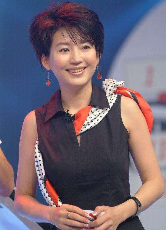 出身四川农村的央视最美女主持，50岁经历2次婚姻，至今没有孩子