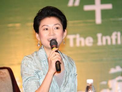 出身四川农村的央视最美女主持，50岁经历2次婚姻，至今没有孩子