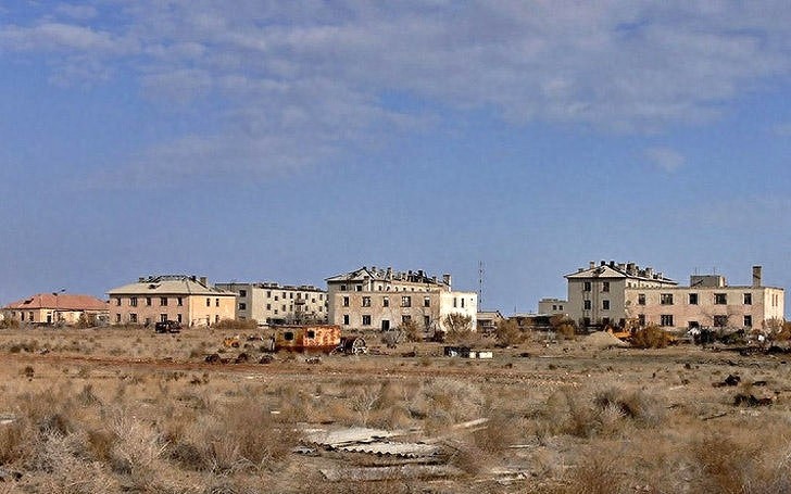 这一座小岛，曾是苏联生化武器试验场，用500只猴子做实验