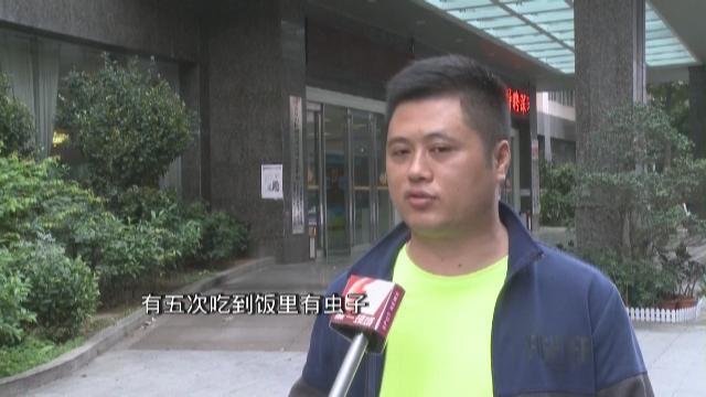 妻子“月子中心”坐月子，饭菜天天“吃到虫”！丈夫看不下去了！