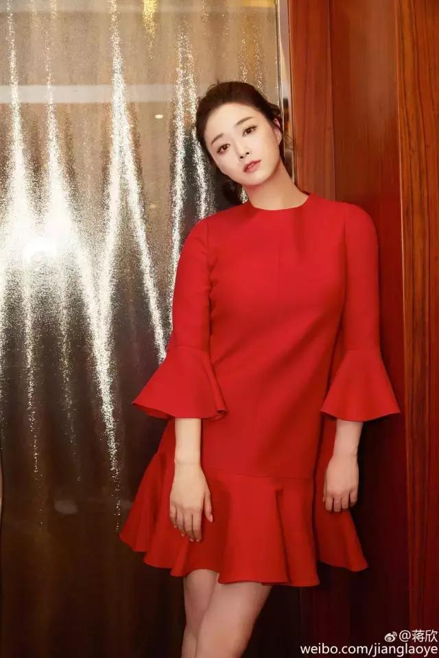 董卿姐姐的口红色号火爆春晚,像刘涛蒋欣韩雪这样涂口红才最美!