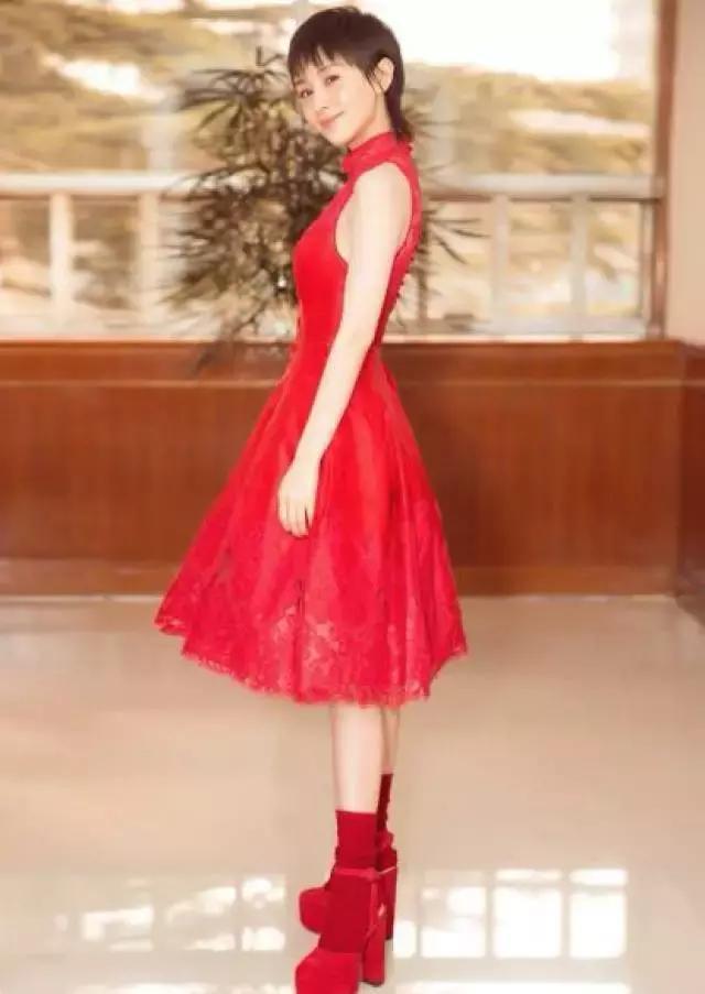 董卿姐姐的口红色号火爆春晚,像刘涛蒋欣韩雪这样涂口红才最美!