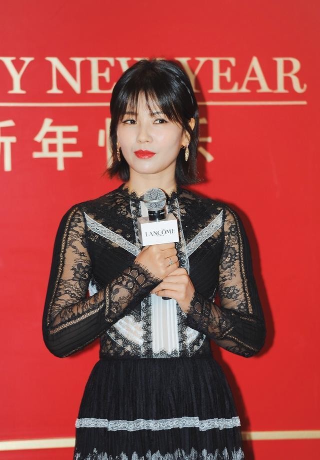 刘涛新发型太美了，扎甜美编发俏皮似少女，感觉只有20岁