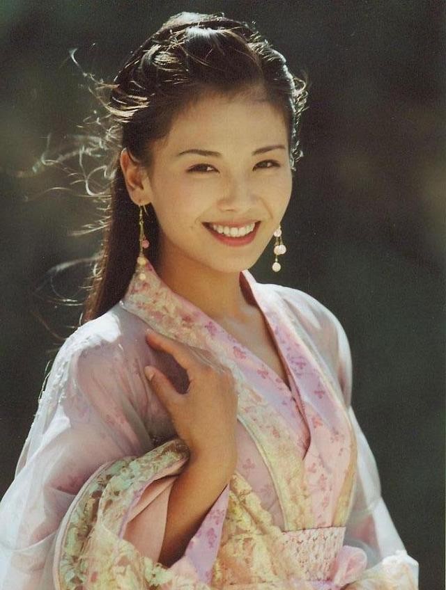 刘涛新发型太美了，扎甜美编发俏皮似少女，感觉只有20岁