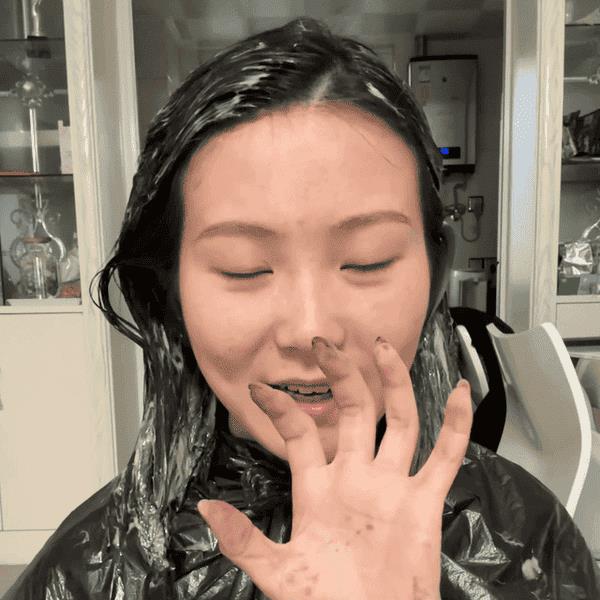 染过的头发可以直接染黑色吗（接头发多少钱）