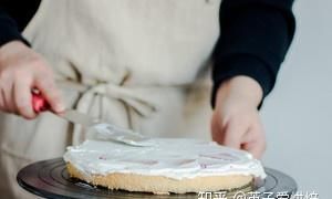怎么切蛋糕可以使切口平整不粘刀