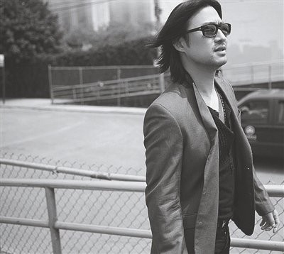 汪峰童年大曝光，从小练琴很努力，网友：不然怎会有怒放的生命？