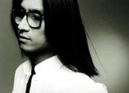 汪峰童年大曝光，从小练琴很努力，网友：不然怎会有怒放的生命？