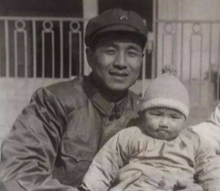 汪峰童年大曝光，从小练琴很努力，网友：不然怎会有怒放的生命？