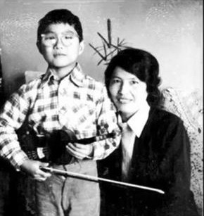 汪峰童年大曝光，从小练琴很努力，网友：不然怎会有怒放的生命？