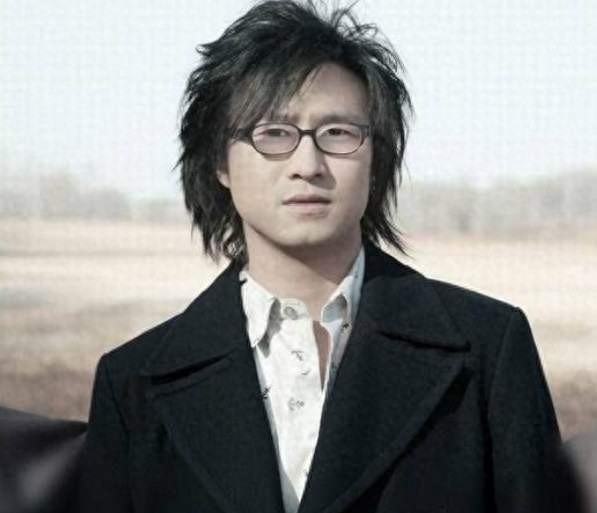 汪峰童年大曝光，从小练琴很努力，网友：不然怎会有怒放的生命？