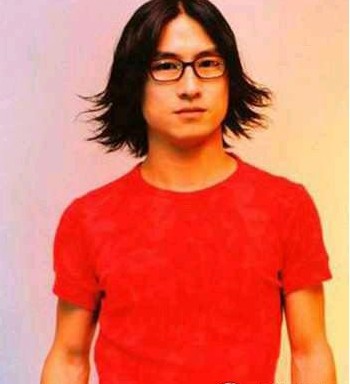 汪峰童年大曝光，从小练琴很努力，网友：不然怎会有怒放的生命？