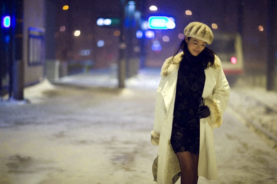 于娜天生就有一种夺人心魄的美,每一个举动都能透射出本我光彩