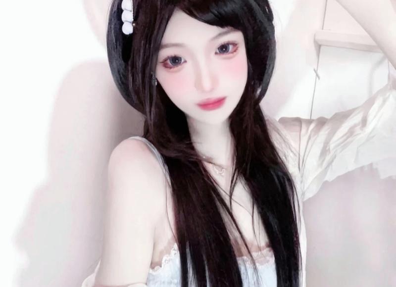 男女互相暗恋的迹象：揭秘暗恋者常见的表现特征