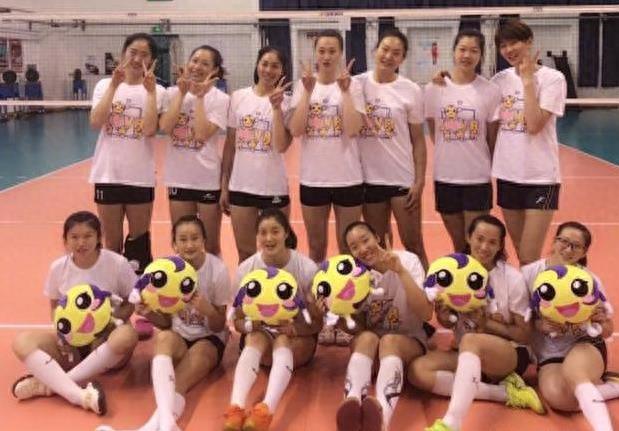 2米袁心玥遇2米05兵哥哥瞬间小鸟依人，瞒身高愿嫁1米9男友