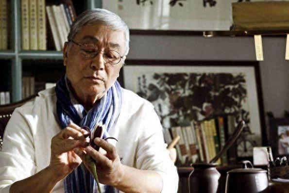 最经典的黄老邪,演技好被称戏霸,80岁却被谢贤当众扇耳光